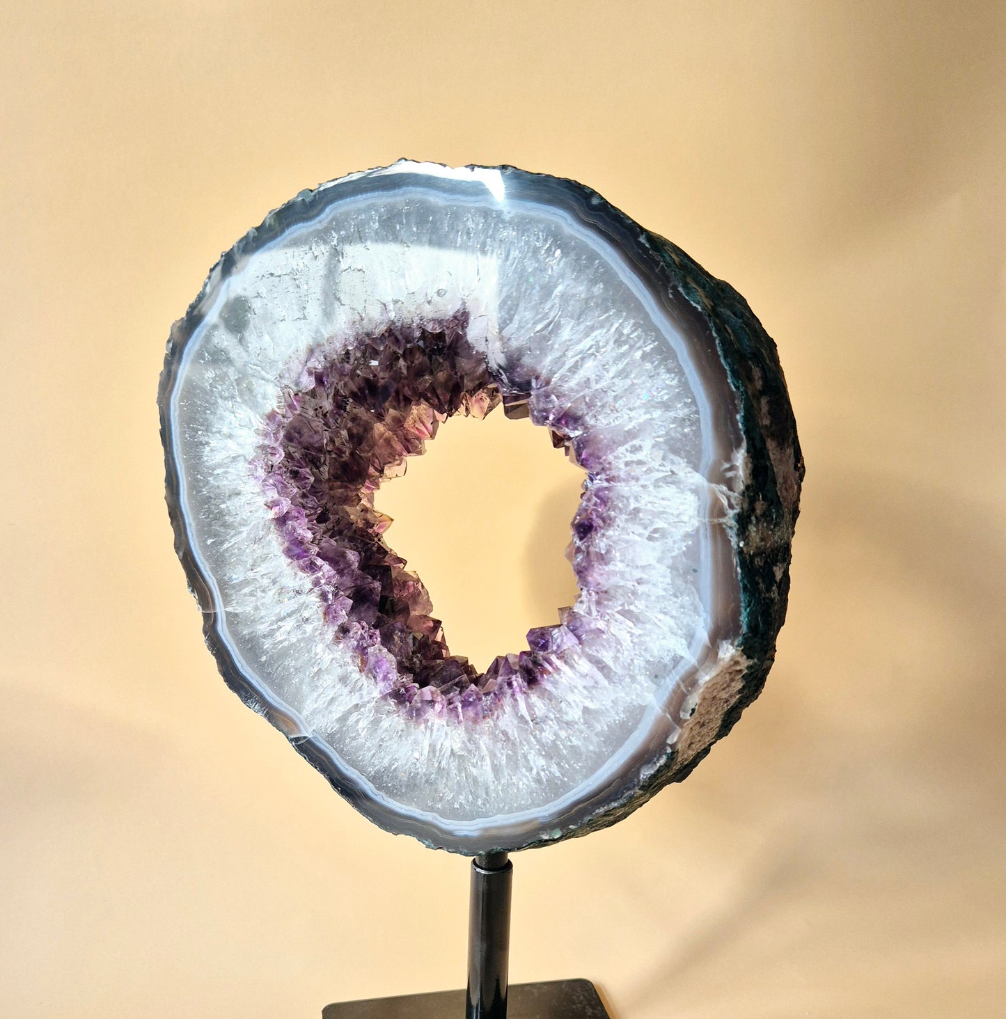 Edelsteen XXL Amethist–Agaat Ring op Metalen Standaard (2400 g)