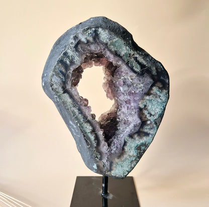 Edelsteen XXL Amethist Geode op Standaard (2,35 kg)