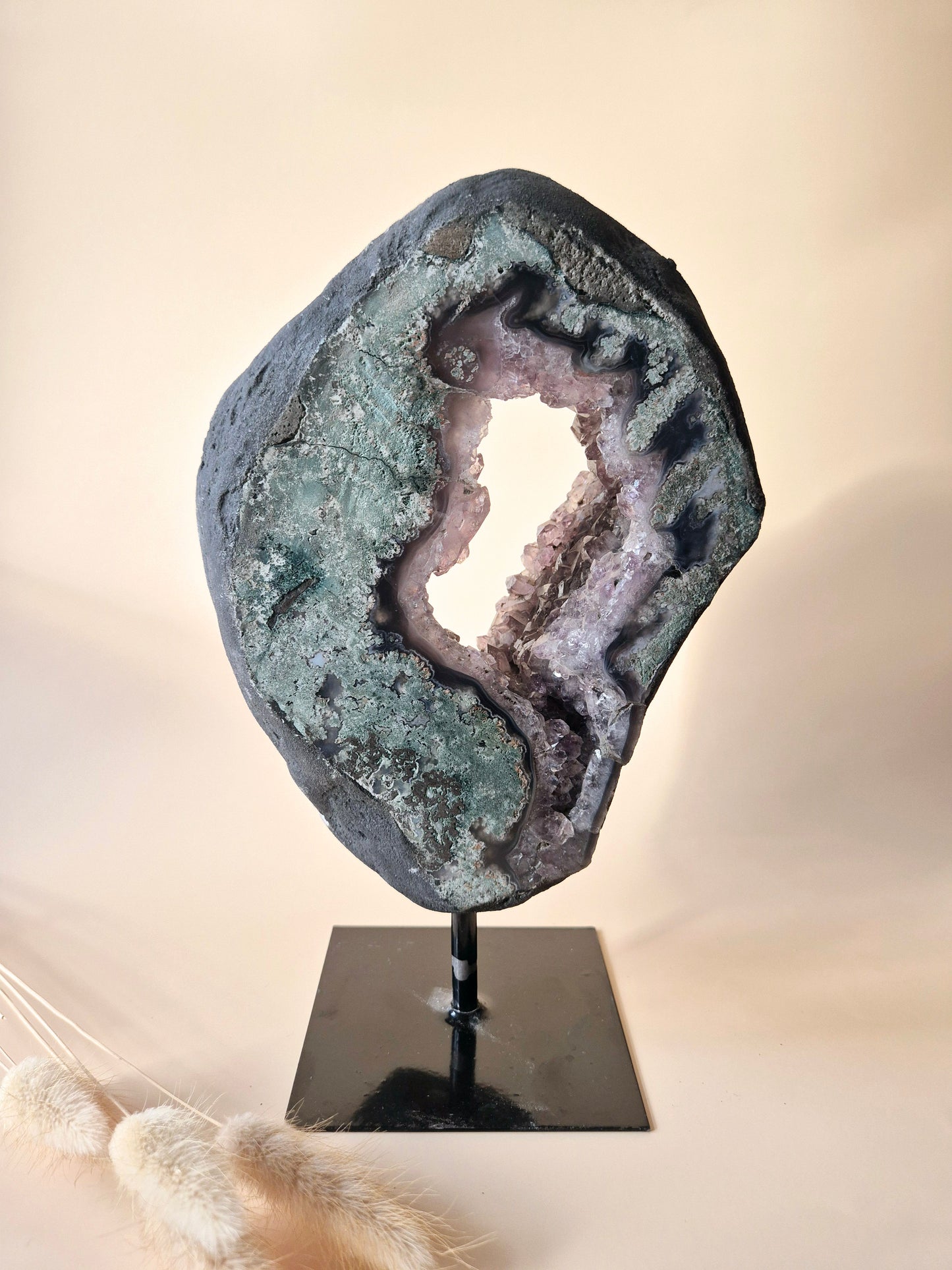Edelsteen XXL Amethist Geode op Standaard (2,35 kg)