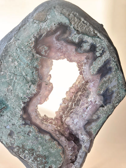 Edelsteen XXL Amethist Geode op Standaard (2,35 kg)