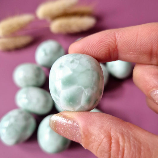 Edelsteen Larimar Trommelsteen 3-4cm – Rust • Vrouwelijke Energie • Innerlijke Vrijheid