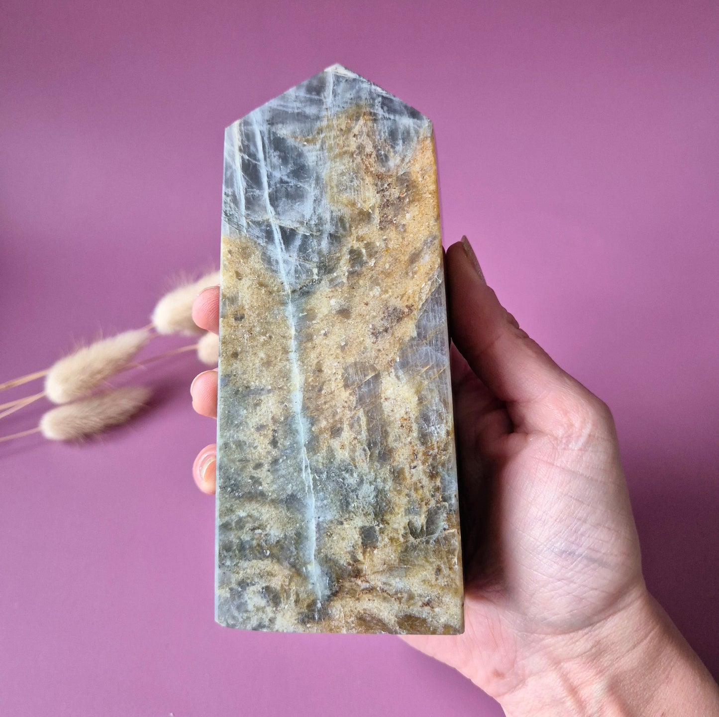 XL Edelsteen Paarse / Oranje Labradoriet Tower met Regenboog Flash – 568g