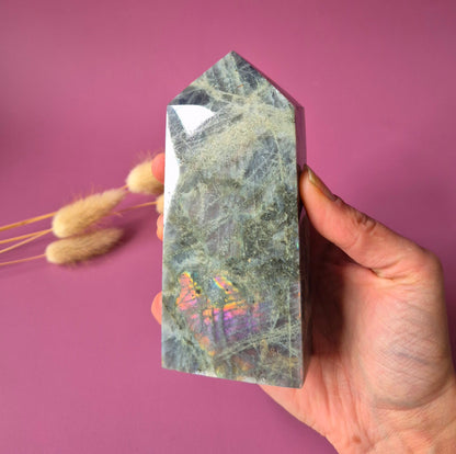 XL Edelsteen Paarse / Oranje Labradoriet Tower met Regenboog Flash – 439g