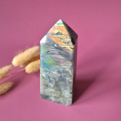 XL Edelsteen Paarse / Oranje Labradoriet Tower met Regenboog Flash – 288g