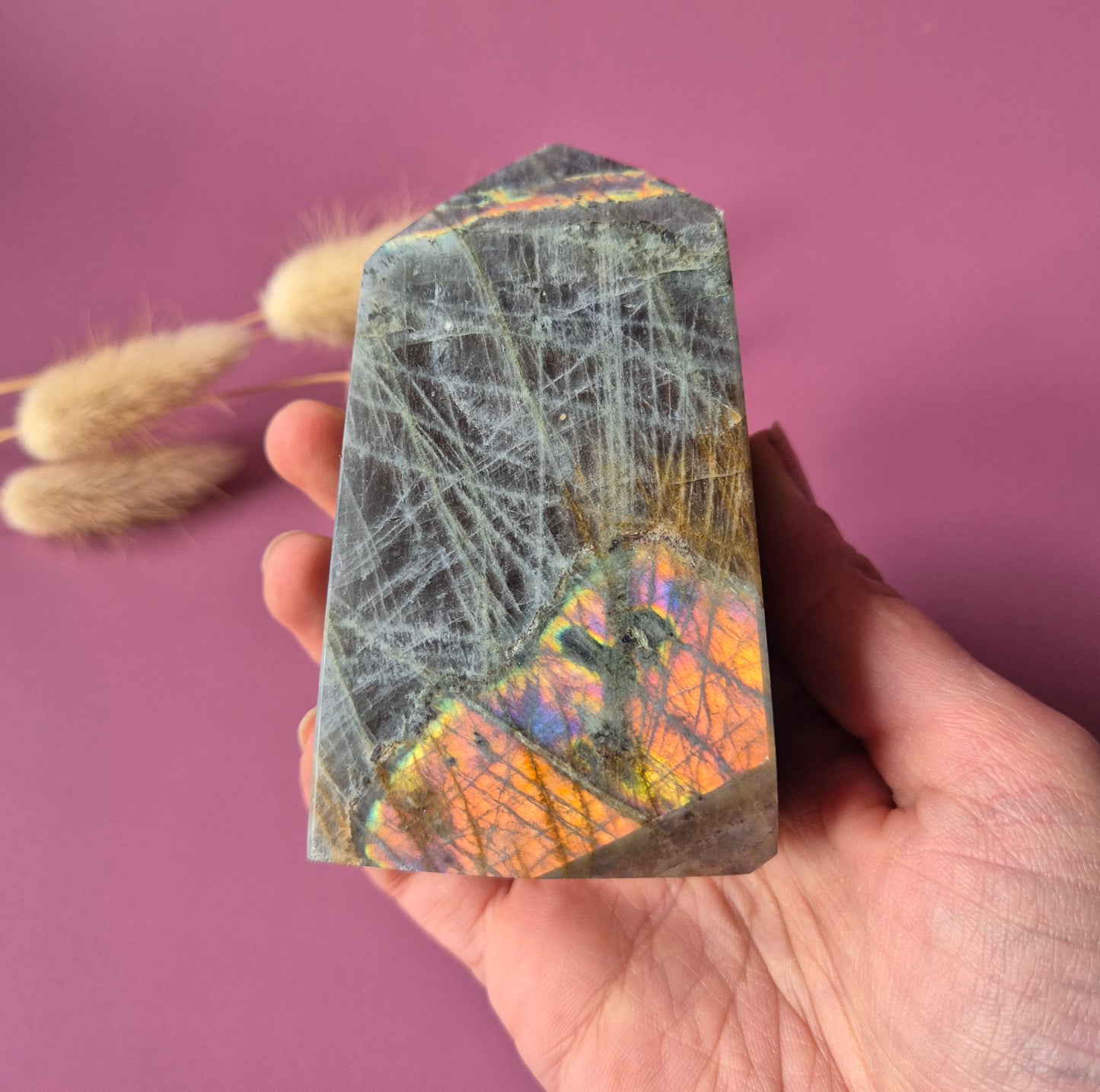 XL Edelsteen Paarse / Oranje Labradoriet Tower met Regenboog Flash – 367g