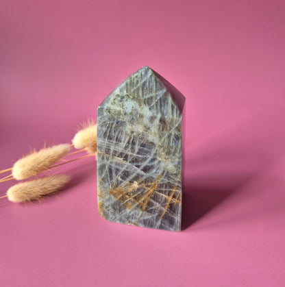 XL Edelsteen Paarse / Oranje Labradoriet Tower met Regenboog Flash – 367g