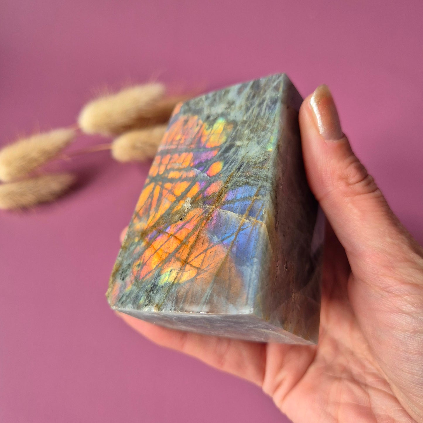 XL Edelsteen Paarse / Oranje Labradoriet Tower met Regenboog Flash – 367g