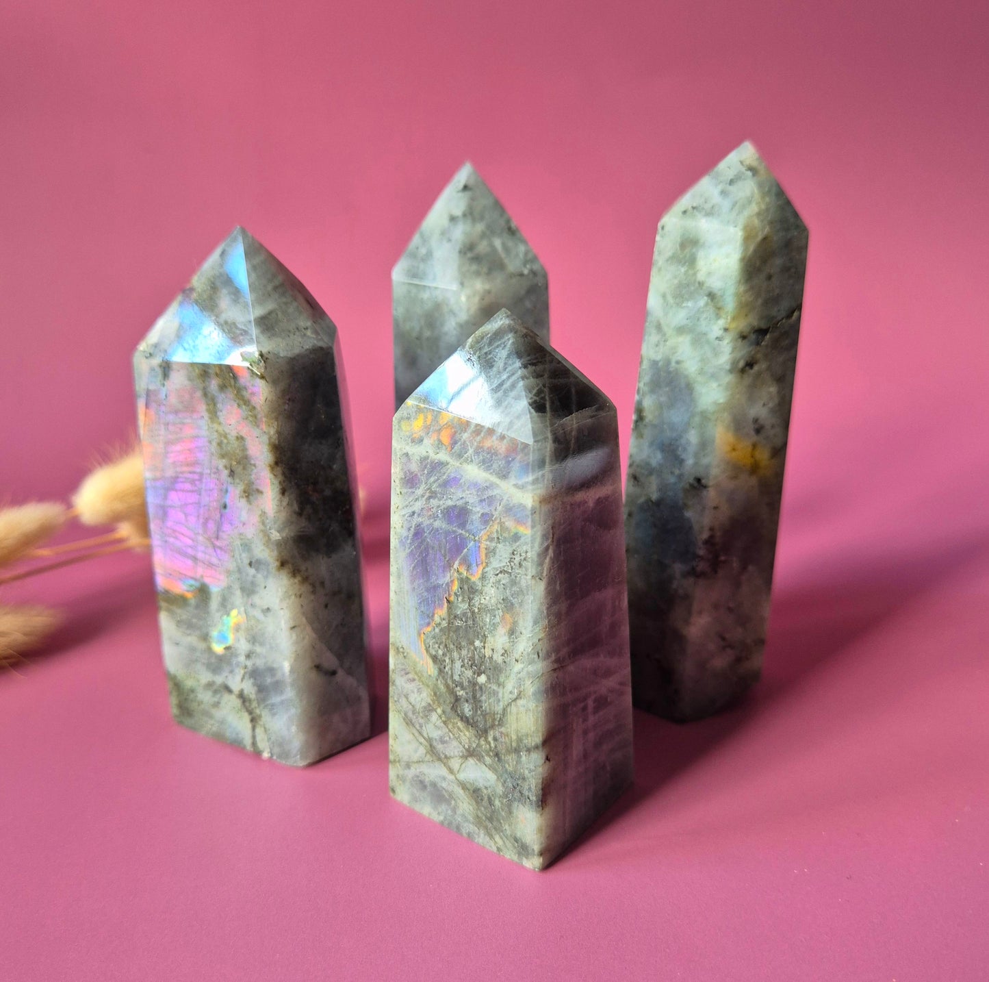 XL Edelsteen Paarse / Oranje Labradoriet Tower met Regenboog Flash – 579g