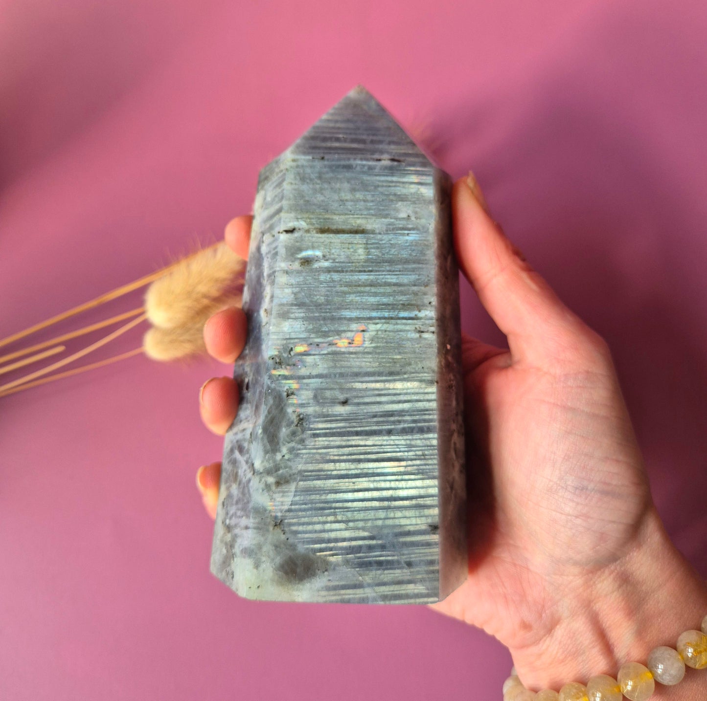 XL Edelsteen Paarse / Oranje Labradoriet Tower met Regenboog Flash – 579g