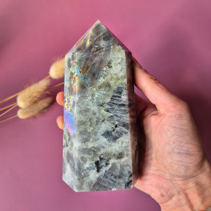 XL Edelsteen Paarse / Oranje Labradoriet Tower met Regenboog Flash – 579g