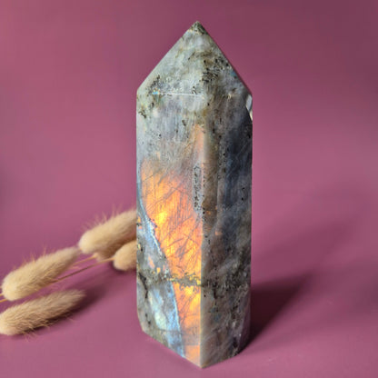 XL Edelsteen Paarse / Oranje Labradoriet Tower met Oranje Flash – 500g