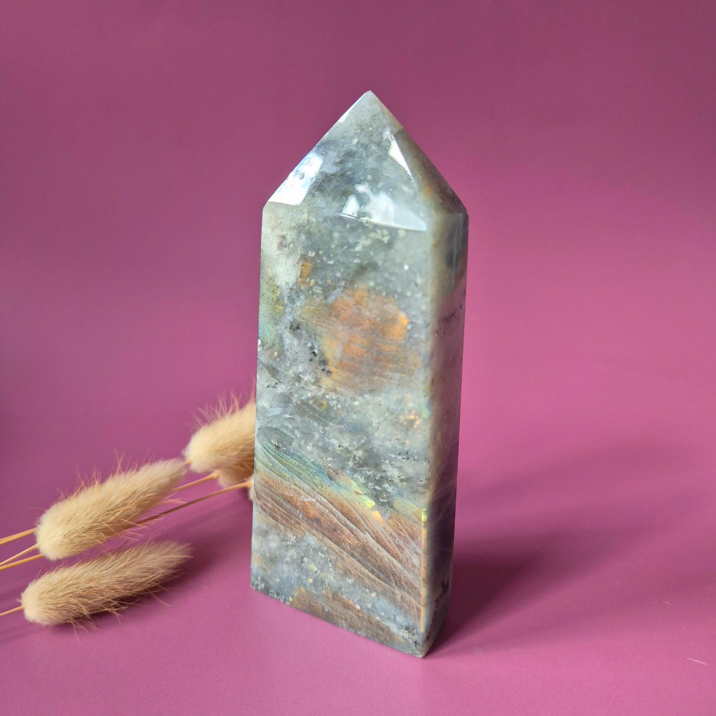 XL Edelsteen Paarse / Regenboog Labradoriet Tower met Oranje Flash – 256g