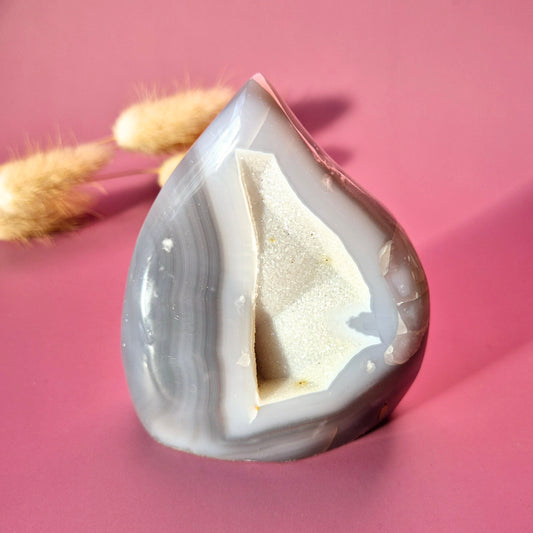 Druzy Grijze Agaat Druppelvormige Drop / Flame Staande Edelsteen Kristal - #26 344g.