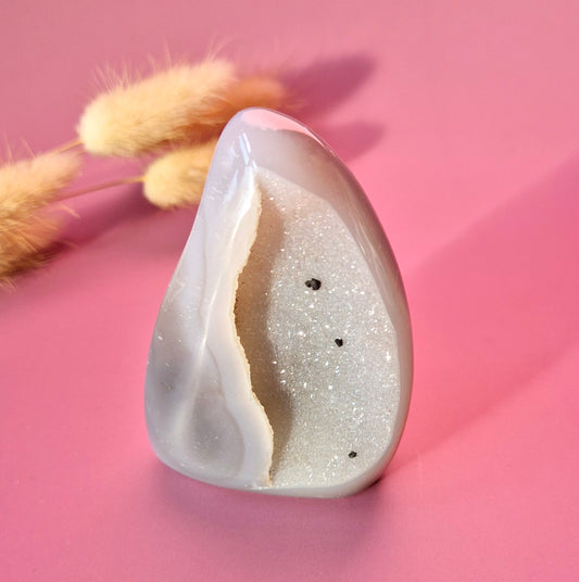 Druzy Grijze Agaat Druppelvormige Drop / Flame Staande Edelsteen Kristal - #28 190g.