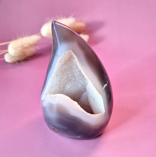 Druzy Grijze Agaat Druppelvormige Drop / Flame Staande Edelsteen Kristal - #31 331g.