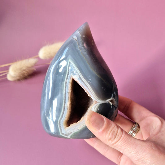 Druzy Grijze Agaat Druppelvormige Drop / Flame Staande Edelsteen Kristal - #33 467g.