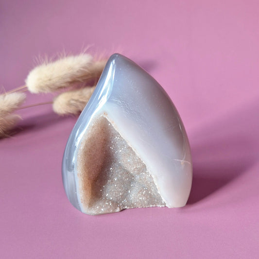 Druzy Grijze Agaat Druppelvormige Drop / Flame Staande Edelsteen Kristal - #38 212g.