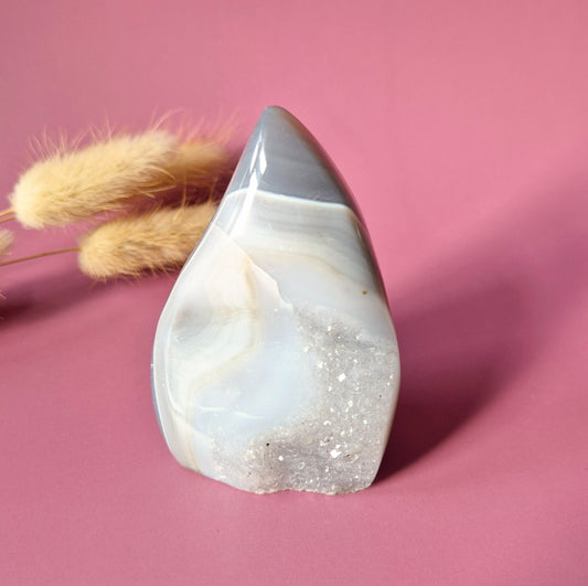 Druzy Grijze Agaat Druppelvormige Drop / Flame Staande Edelsteen Kristal - #41 175g.