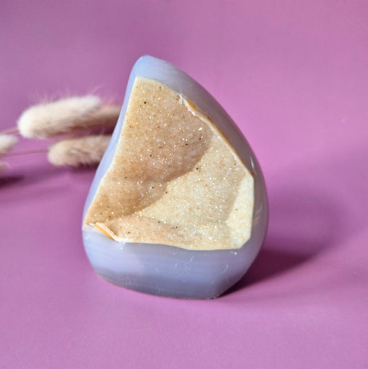 Druzy Grijze Agaat Druppelvormige Drop / Flame Staande Edelsteen Kristal - #44 427g.