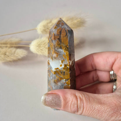 Edelsteen Brecciated Jasper Toren (7–9 cm)