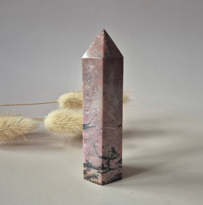 Edelsteen Rhodoniet Toren (8–10 cm)