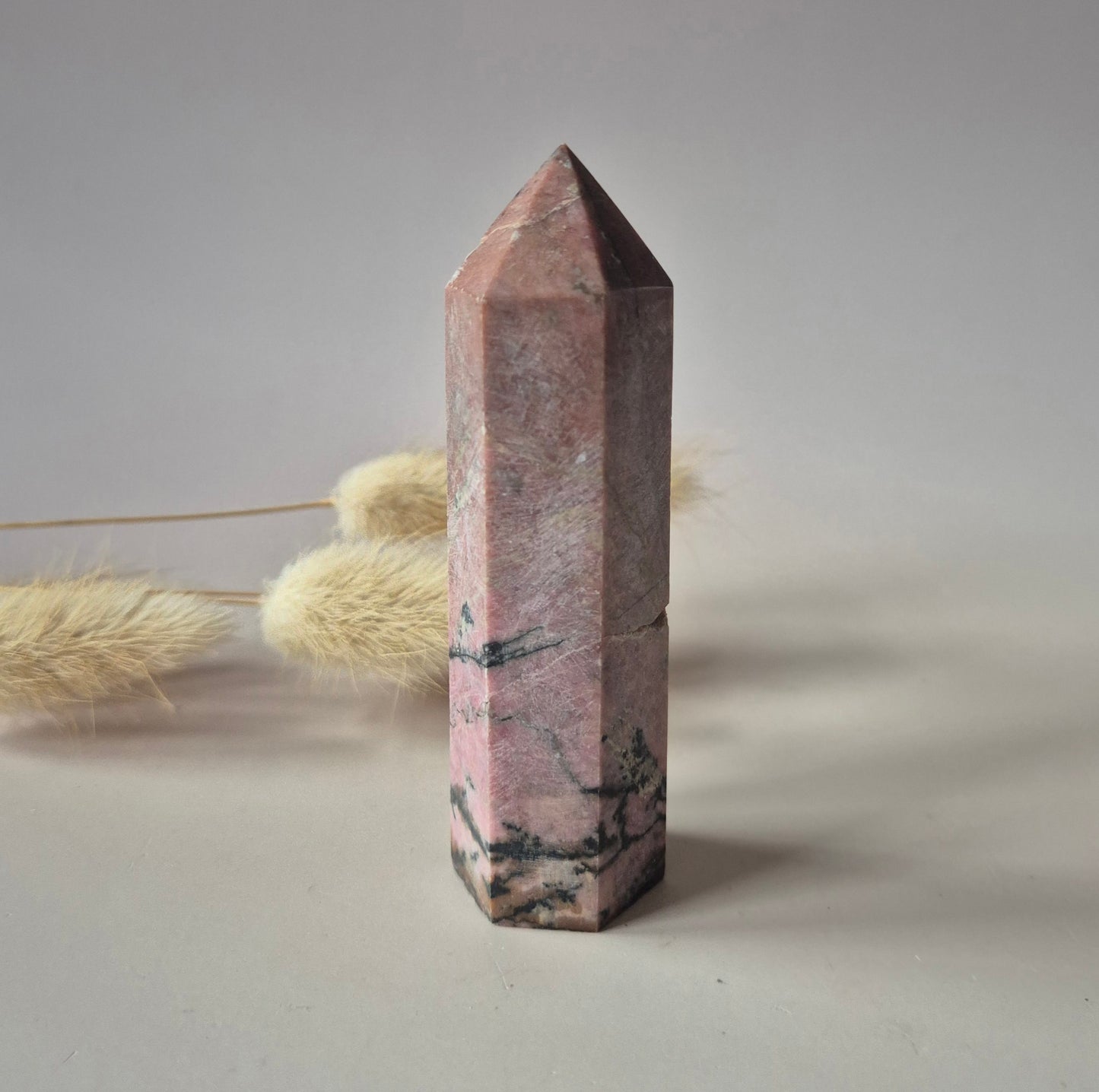 Edelsteen Rhodoniet Toren (8–10 cm)