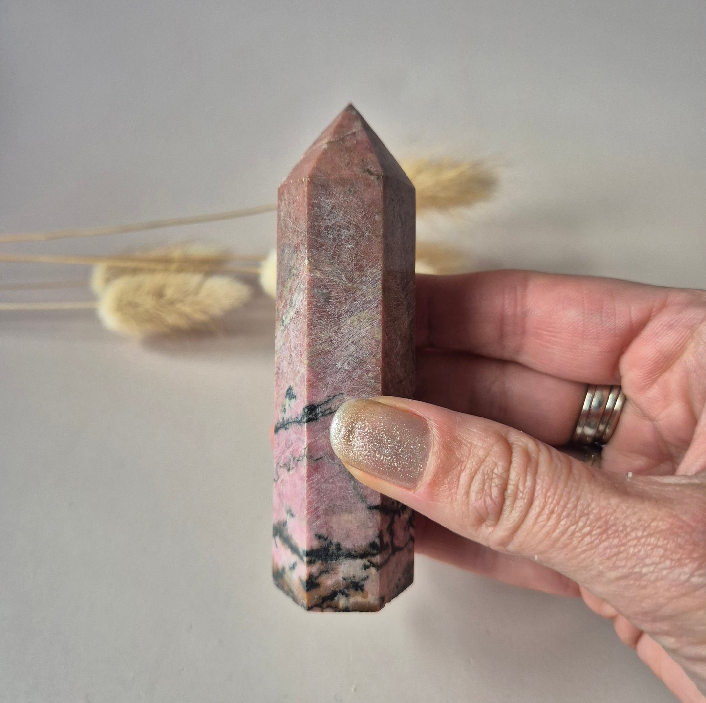 Edelsteen Rhodoniet Toren (8–10 cm)