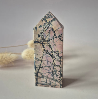 Edelsteen Rhodoniet Toren – 186 g | Hartheling & Emotionele Balans