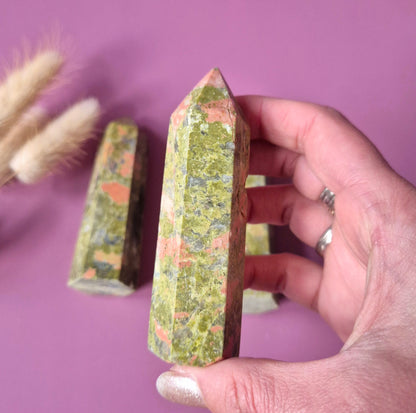 Edelsteen Unakite Toren (8–10 cm)  Balans • Groei • Emotionele Heling