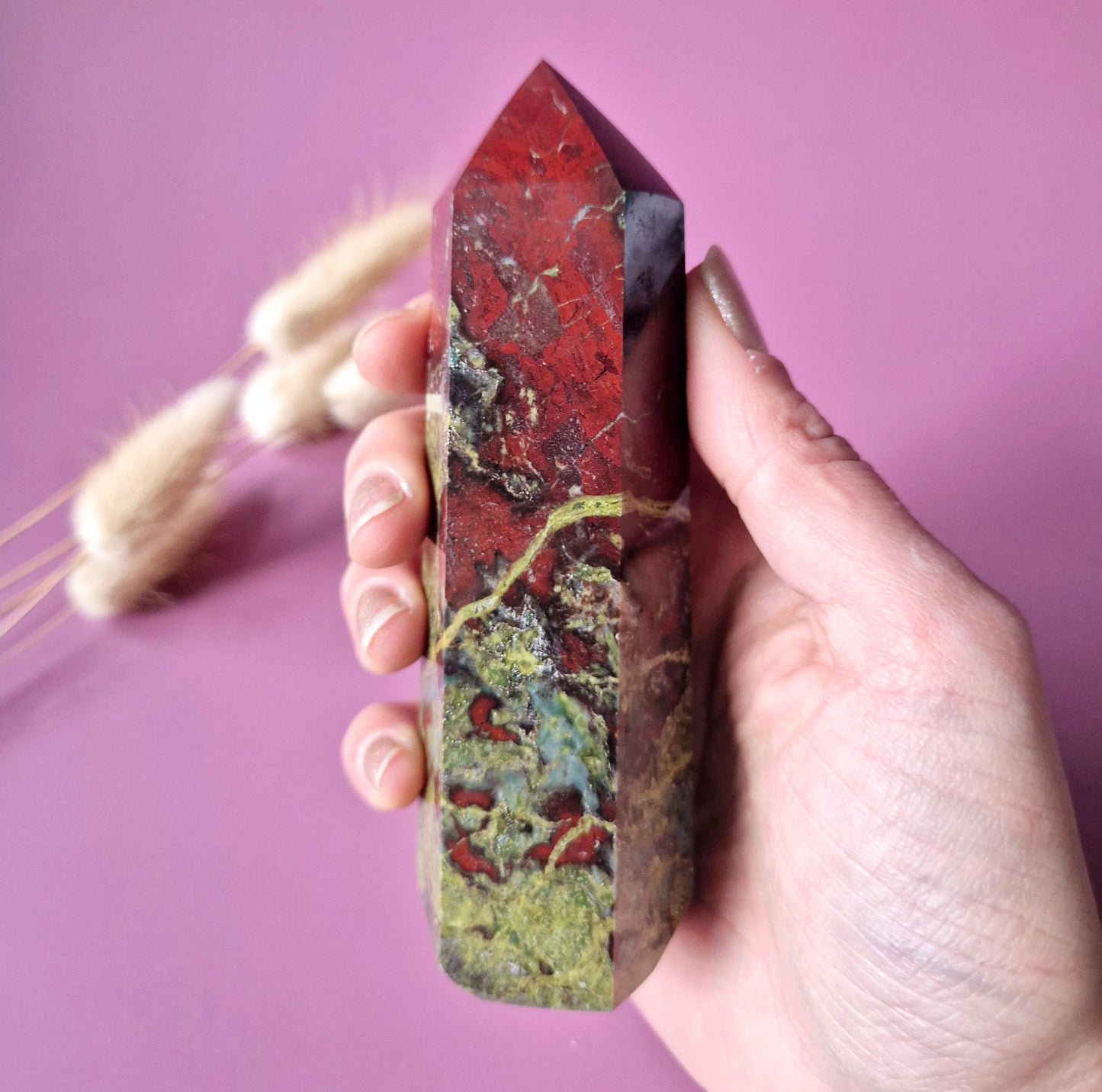 Edelsteen Dragonblood stone toren (284g) – moed, kracht & vitaliteit