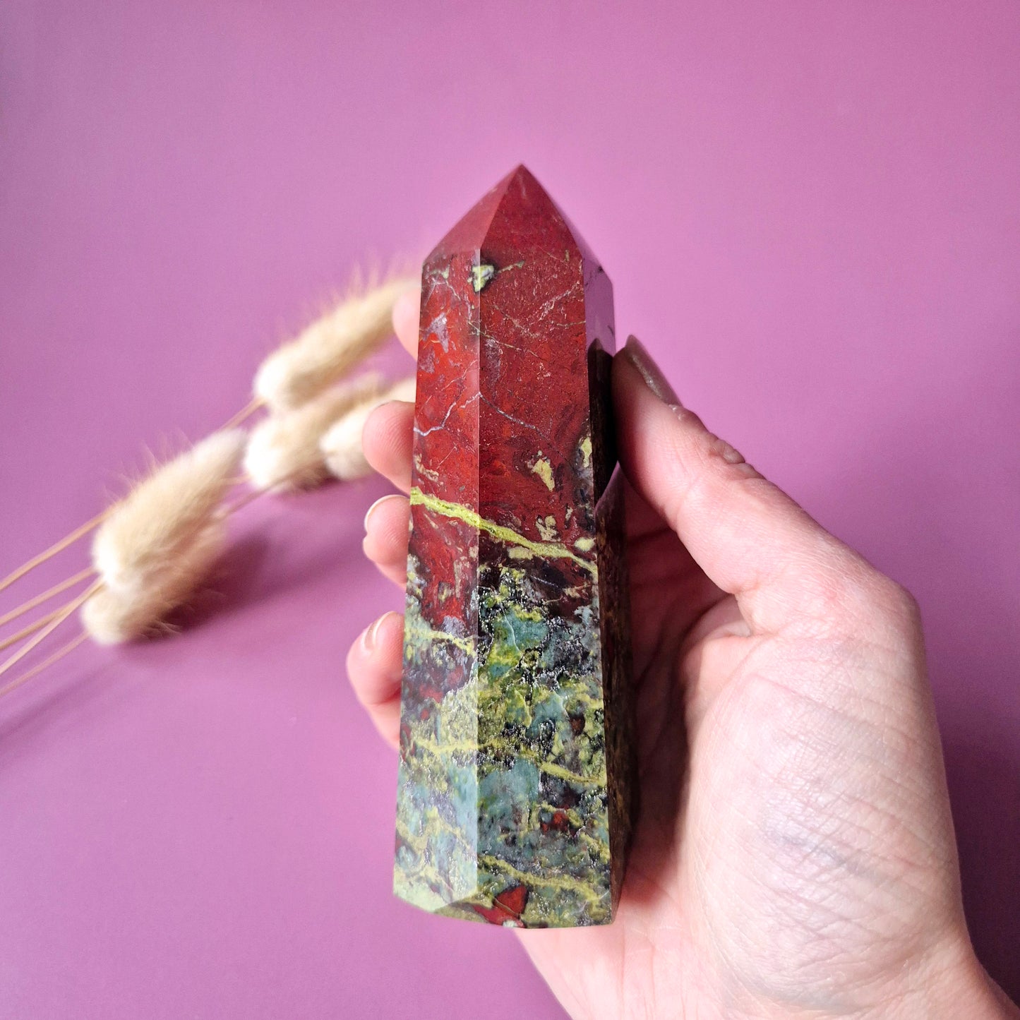 Edelsteen Dragonblood stone toren (284g) – moed, kracht & vitaliteit