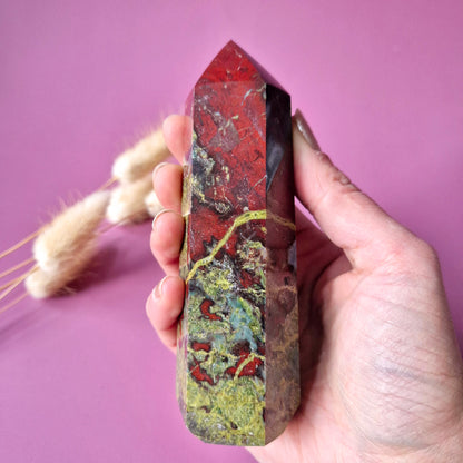 Edelsteen Dragonblood stone toren (284g) – moed, kracht & vitaliteit