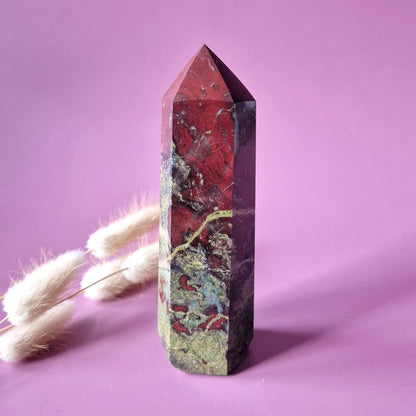 Edelsteen Dragonblood stone toren (284g) – moed, kracht & vitaliteit