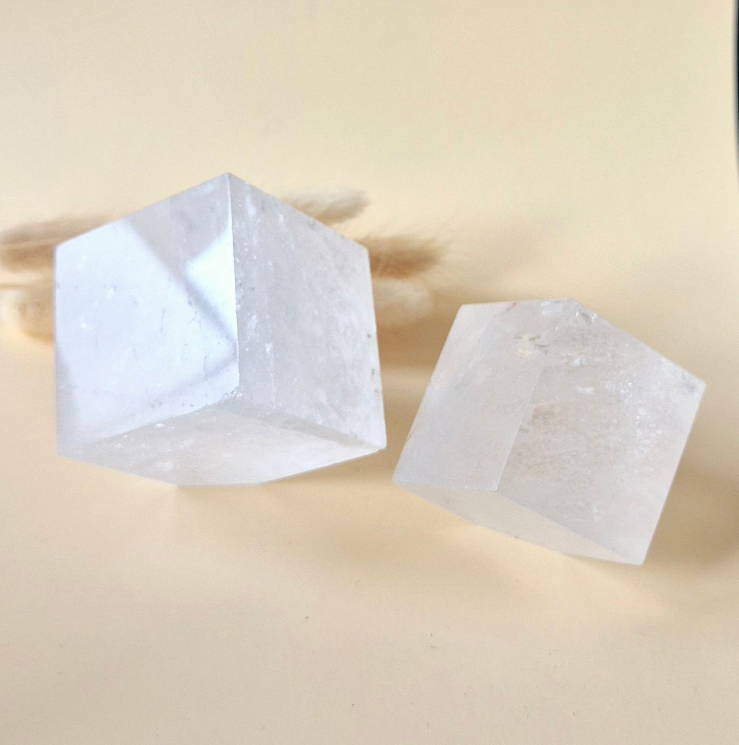 Heldere bergkristal kubus met regenbooginclusies 5-6cm Edelsteen