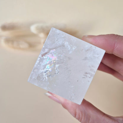 Heldere bergkristal kubus met regenbooginclusies 5-6cm Edelsteen