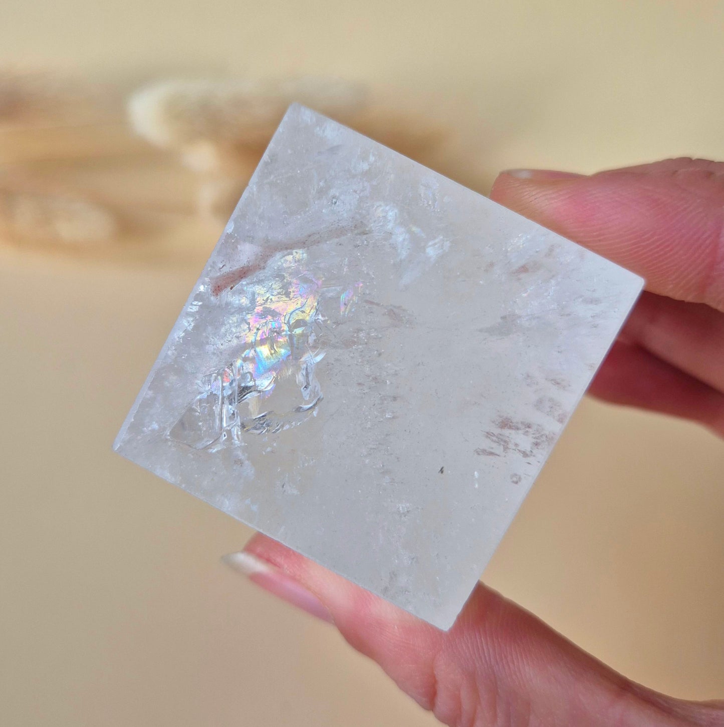 Heldere bergkristal kubus met regenbooginclusies 5-6cm Edelsteen