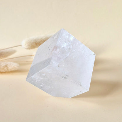 Heldere bergkristal kubus met regenbooginclusies 5-6cm Edelsteen