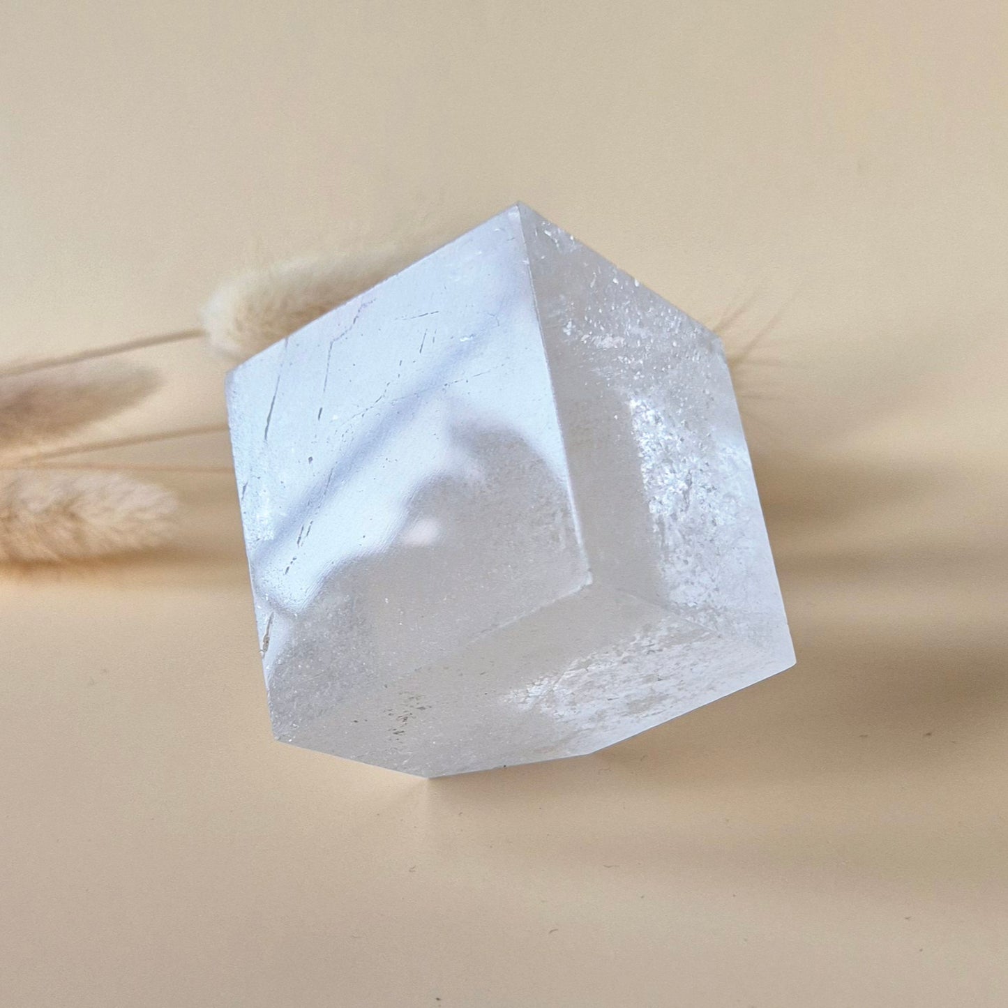 Heldere bergkristal kubus met regenbooginclusies 5-6cm Edelsteen