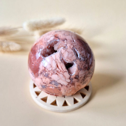 Kristallen Edelsteen Druzy Petal Agate bol 56mm – Uniek kunstwerkje van Moeder Aarde