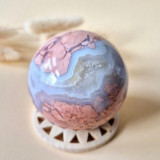 Kristallen Edelsteen Druzy Petal Agate bol 60mm – Uniek kunstwerkje van Moeder Aarde