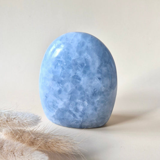 Edelsteen Celestien Freeform 356g – Zachtblauwe ruststeen