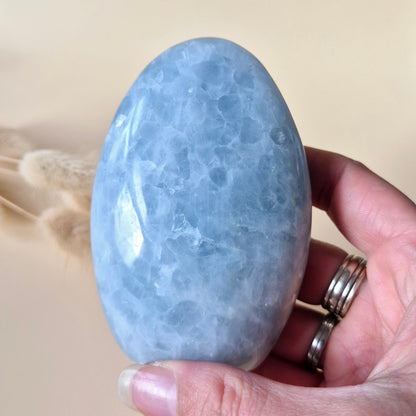 Edelstein Coelestin Handschmeichler (6-8 cm) – Engelfrieden &amp; spirituelle Verbindung Handschmeichler Sorgenstein