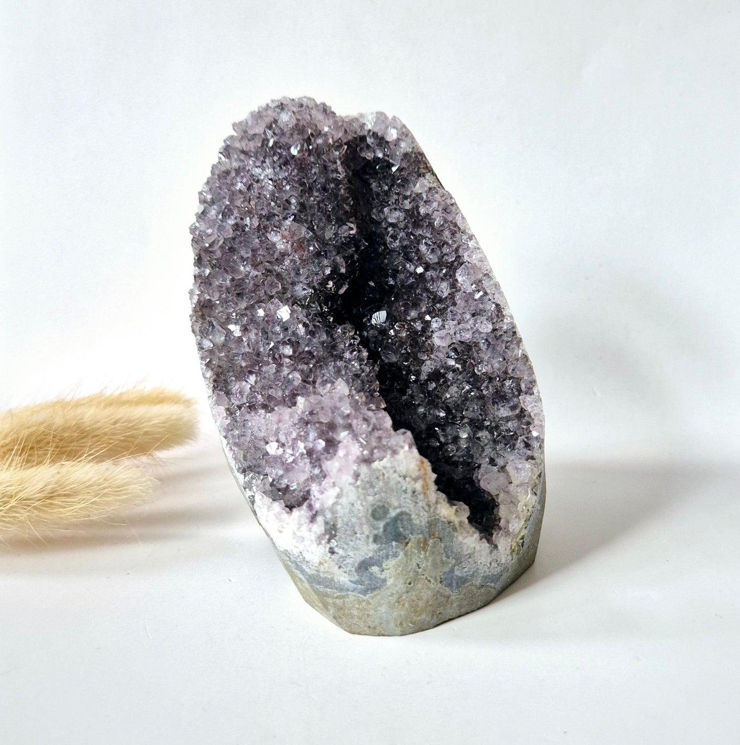 Edelsteen Gepolijste Amethist Geode van 688 gram – Spirituele Eyecatcher met Krachtige Energie