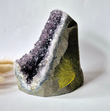 Edelsteen Gepolijste Amethist Geode van 688 gram – Spirituele Eyecatcher met Krachtige Energie