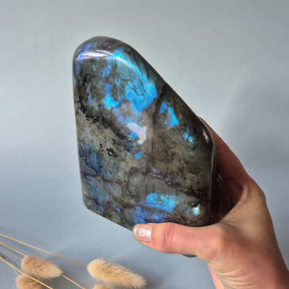 Gemstone Purple Labradorite Heart Palm Stone – Intuition, Protection &amp; Mystical Power