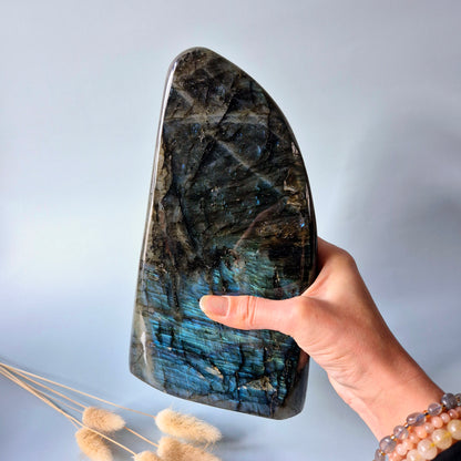 Gemstone Purple Labradorite Heart Palm Stone – Intuition, Protection &amp; Mystical Power