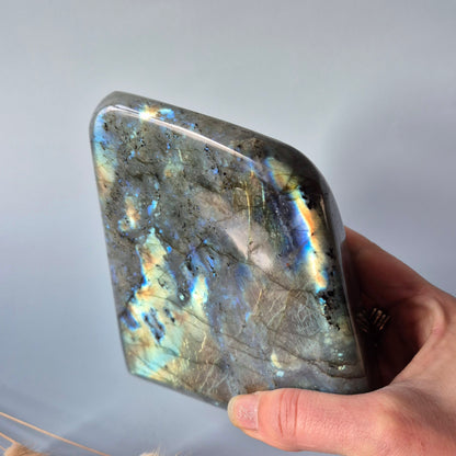 Gemstone Purple Labradorite Heart Palm Stone – Intuition, Protection &amp; Mystical Power