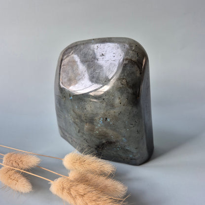 Gemstone Purple Labradorite Heart Palm Stone – Intuition, Protection &amp; Mystical Power