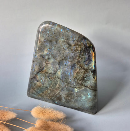 Gemstone Purple Labradorite Heart Palm Stone – Intuition, Protection &amp; Mystical Power