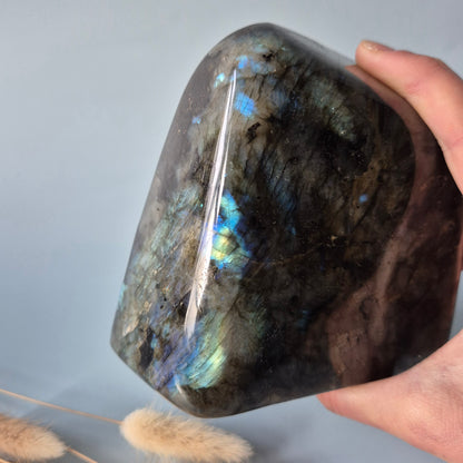 Gemstone Purple Labradorite Heart Palm Stone – Intuition, Protection &amp; Mystical Power